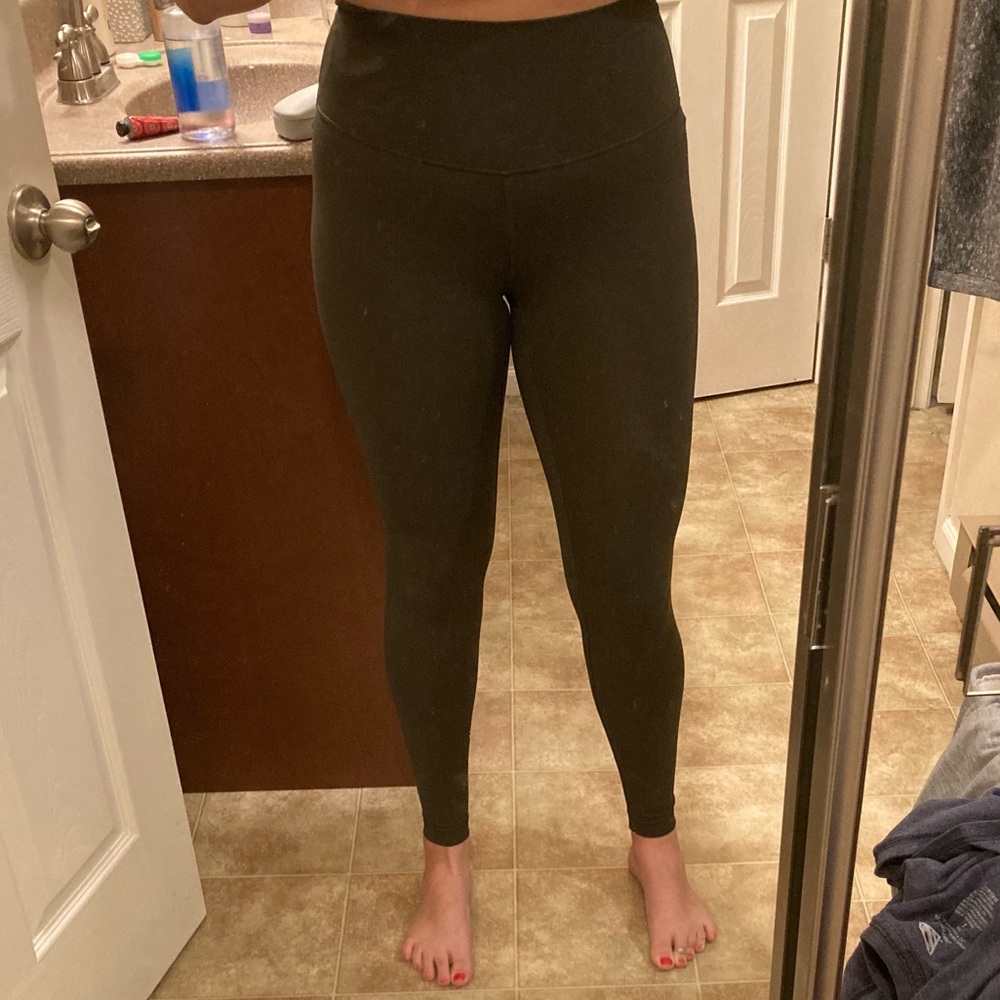 Lululemon Wunder Under Olive Leggings. Size 4.